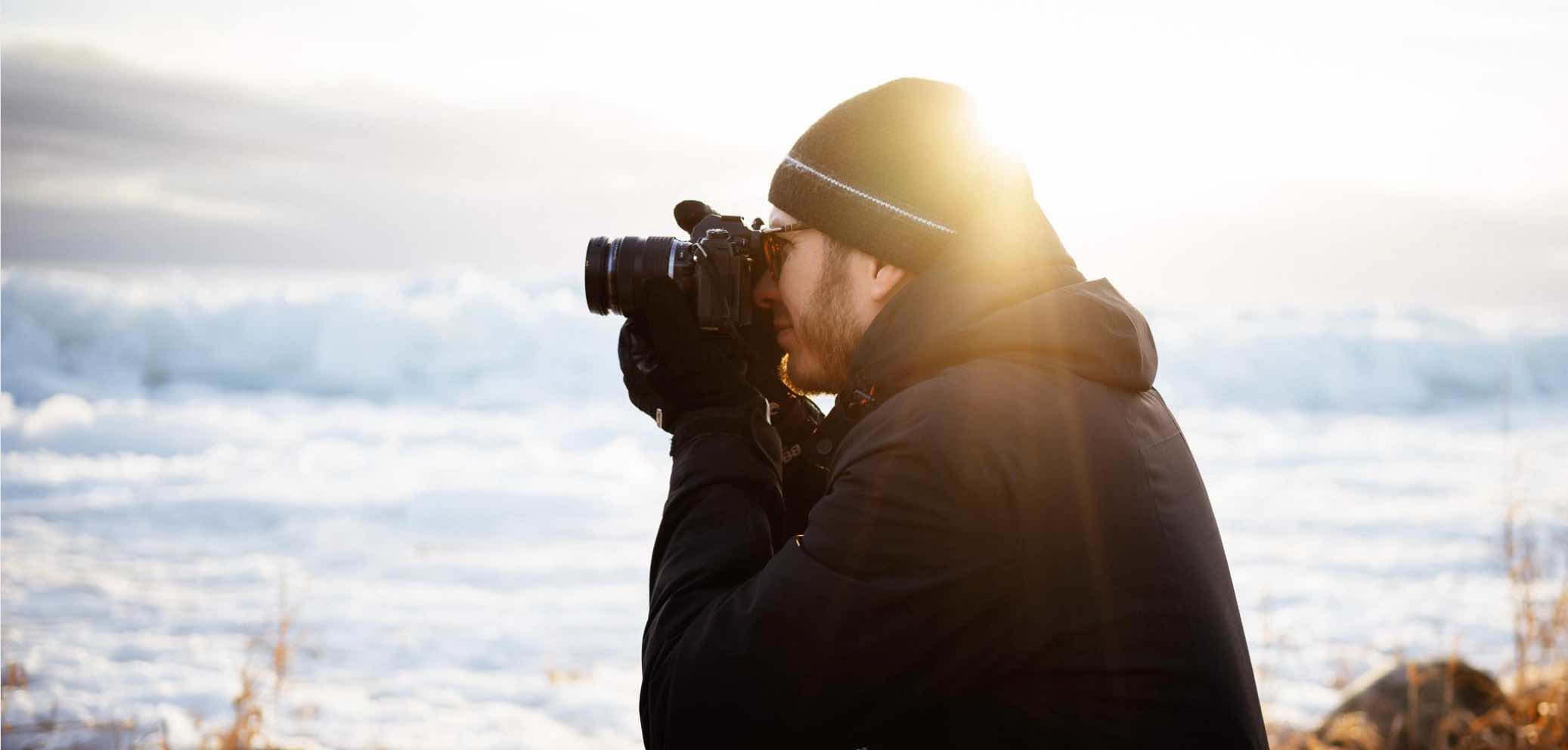 David Brohede fotograferar med sin systemkamera