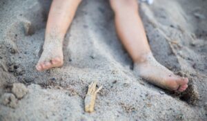 Gå till stranden för livfulla familjebilder